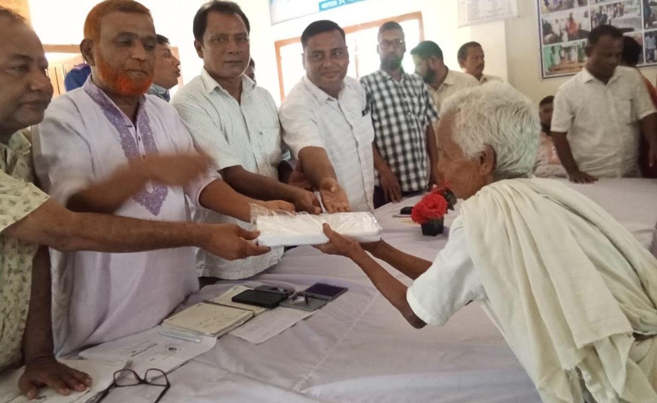 সুন্দরগঞ্জে শারদীয় দুর্গাপূজা উপলক্ষে আলোচনা সভা ও বস্ত্র বিতরণ